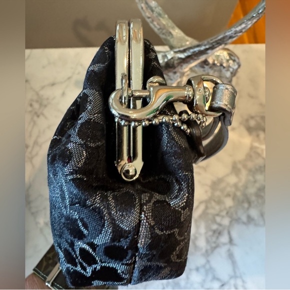 Coach - Black/Silver Signature C Kisslock Wristler - EUC No Call Outs - Picture 6 of 8
